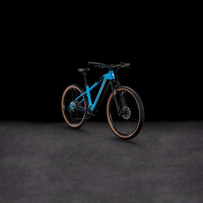 Reaction-Hybrid-ONE-500-skyblue-n-white-634061-6_800x800.jpg