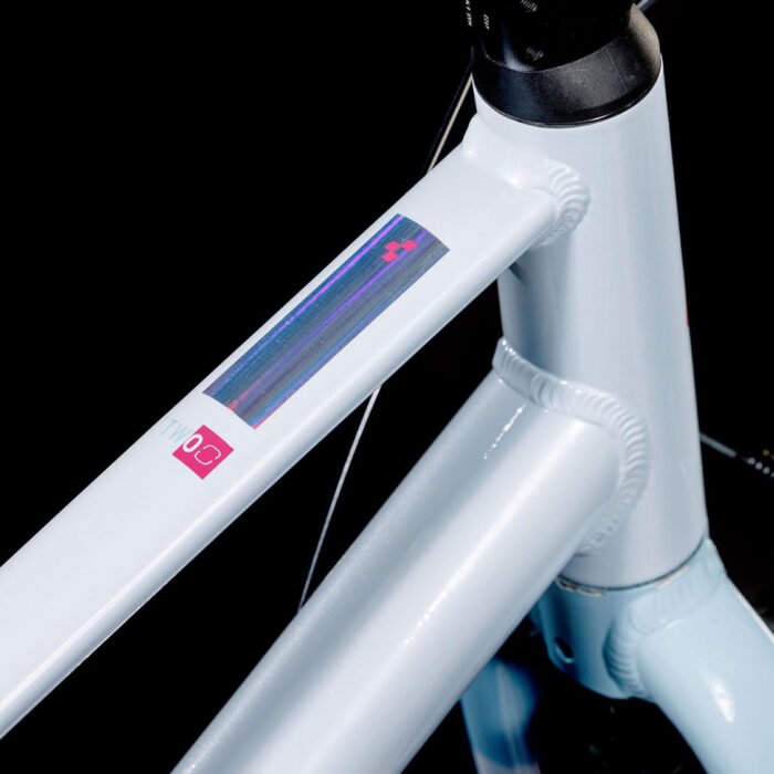 cube-850520-20134449-Numove-200-flashwhite-n-pink-2.jpg